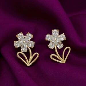 🔥NWT🔥 Rhinestone & Gold Flower Stud Earrings Stylish Jewelry Women Earrings